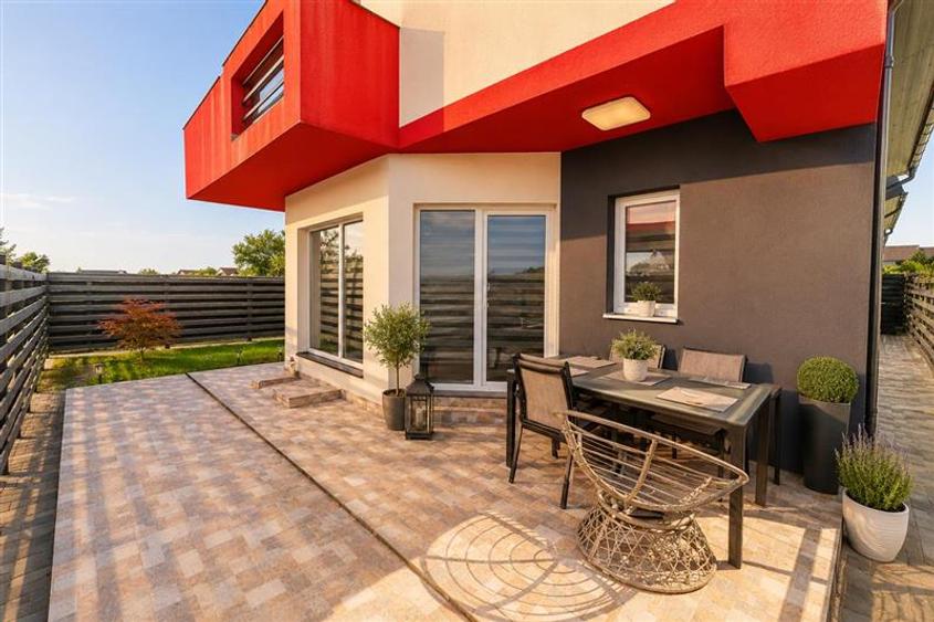 Casa 2019 in Brasov:3 dormitoare+supanta, terasa,2 balcoane,2 parcari