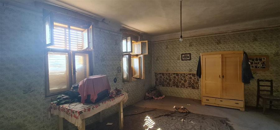 Teren 1270mp cu Casa in Santana, necesita amenajare/demolare