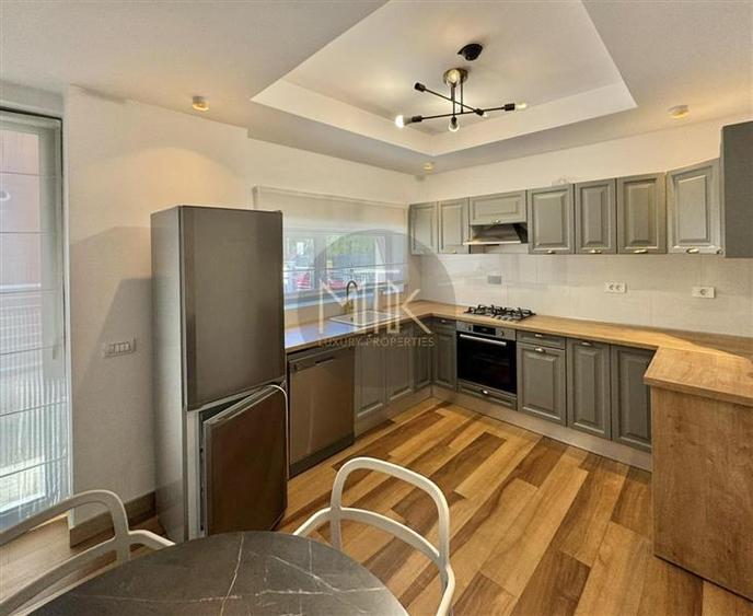 VILA INDIVIDUALA de LUX in Complex | 8 camere | Mobilata&utilata | 4 locuri de p