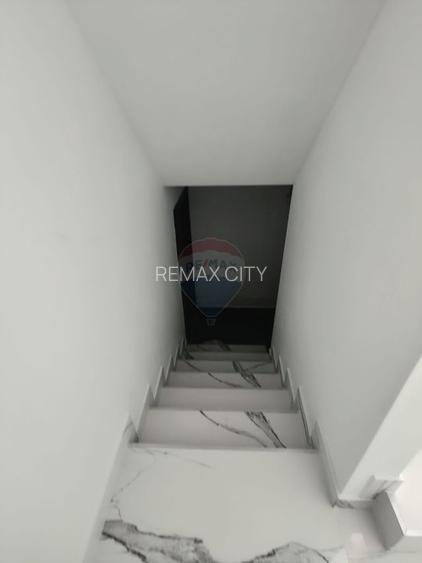 Apartament cu 5 camere de vânzare în zona Precista - 10