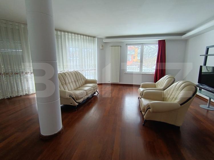 Casa Ultracentral cu 5 camere în suprafață de 300 mp și un teren de 600 mp