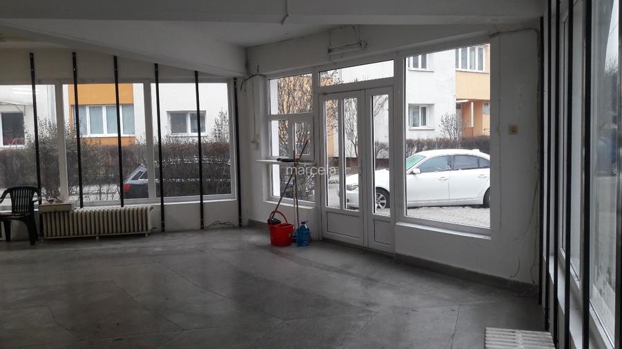 inchiriez spatiu comercial 100 mp parter vitrat cladirea Delfin srl- Bistrita - 2