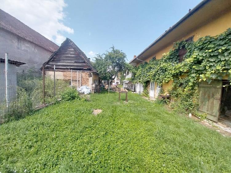 Râșnov, casă săsească cu teren generos.