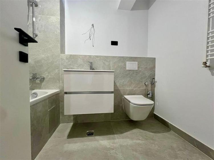 Apartament 2 camere decomandat, centru