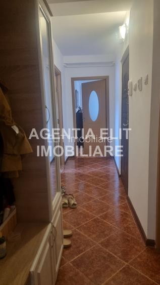 Apartament 3 camere, zona Scolii nr 7, etaj 2, bloc  caramida - 6