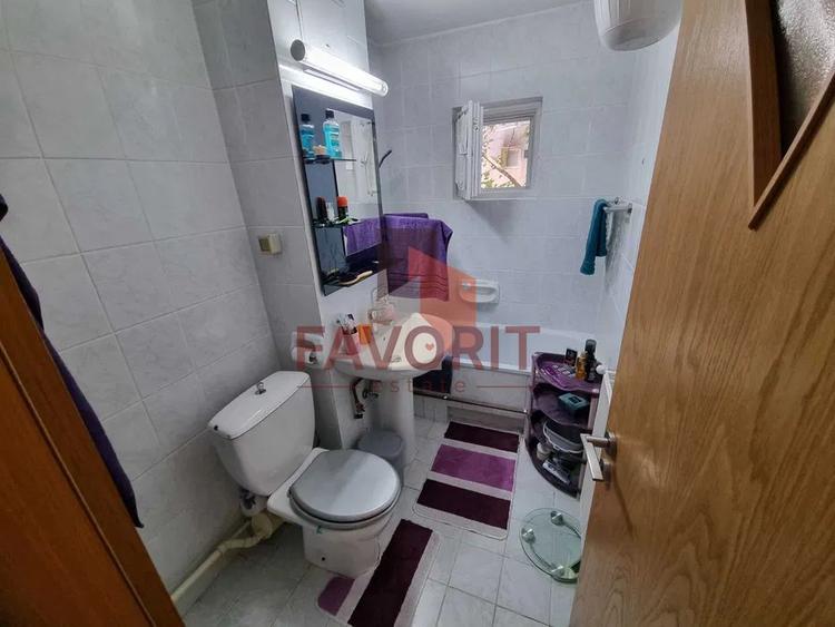 Apartament 3 camere decomandat, zona Aradului