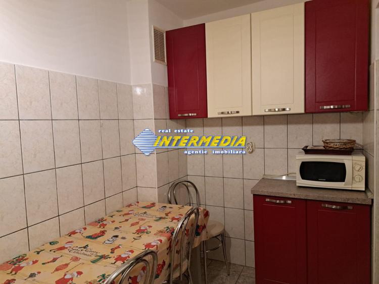 Apartament 3 camere decomandat de inchiriat Alba Iulia zona Centru