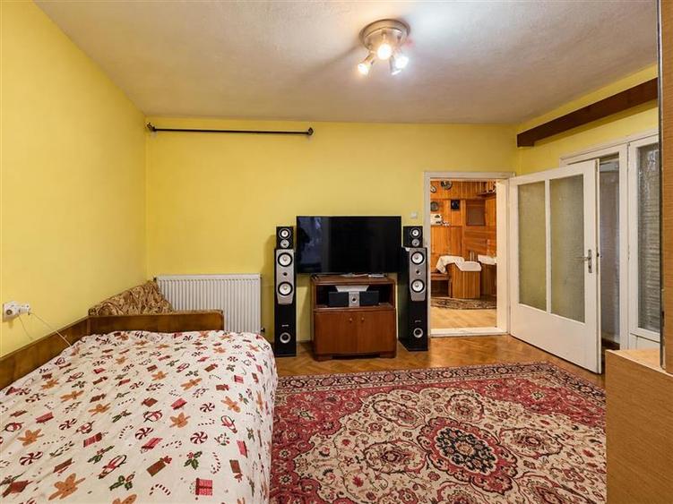 Casa cu farmec si potential, 4 camere, terasa, gradina privata, Central, Targu S