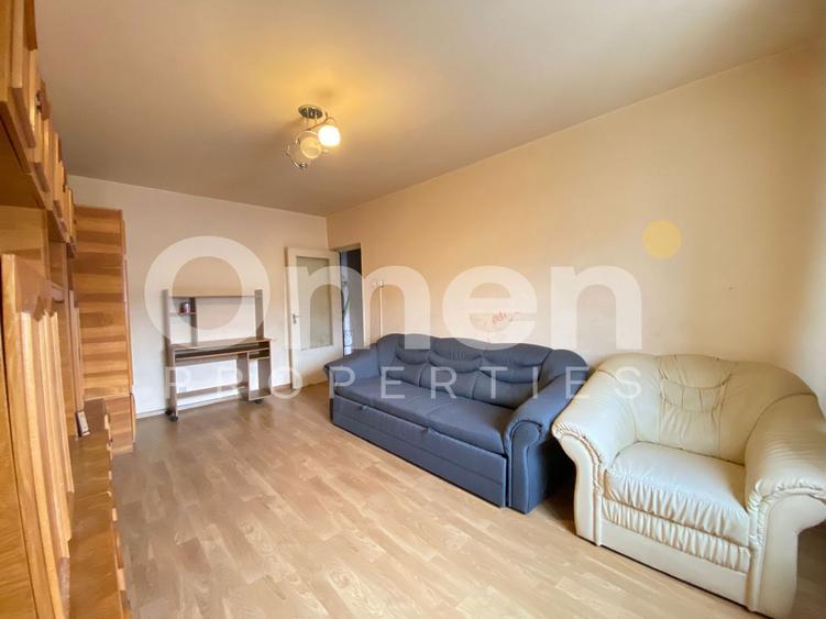 Apartament cu 3 camere, decomandat, etaj intermediar, zona Farmacia Somesan