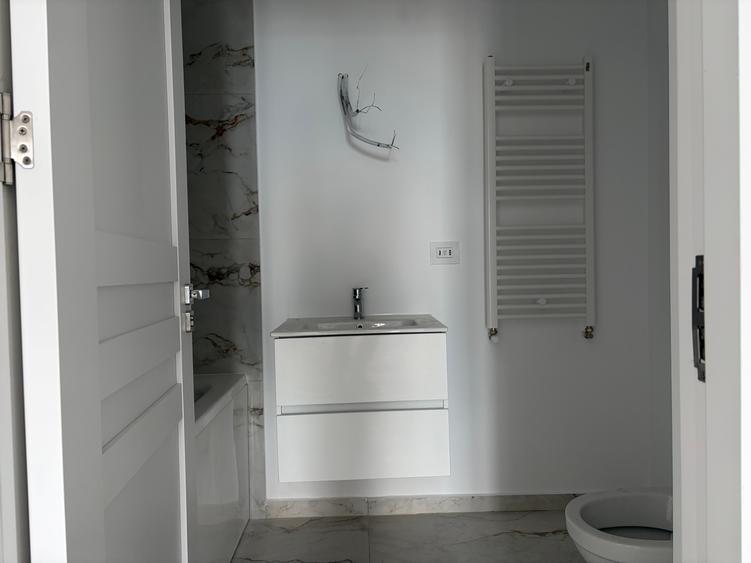 Apartament 3 camere,2 bai,centrala proprie,mutare imediata,TVA inclus in pret!