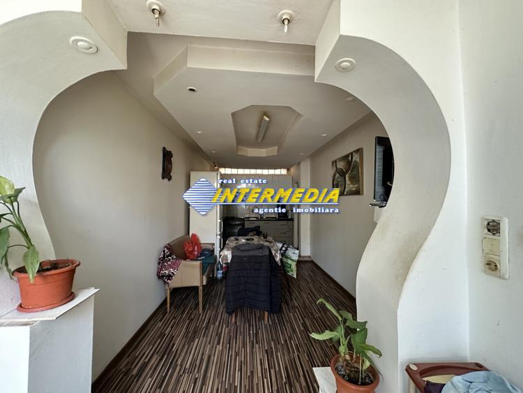 Proprietate 2 case curte pavata Teren 700 mp Hotel CETATE gard utilitati