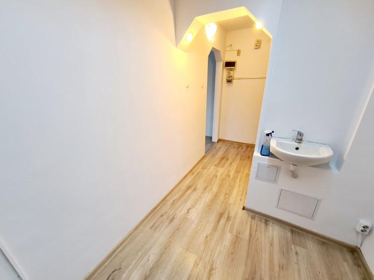 2 camere Bd. Balcescu - Sephora, parter/9, nemobilat bloc 1960