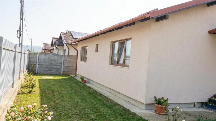 RECO Proprietate cu 2 case in Osorhei intr-o zona cu case noi.