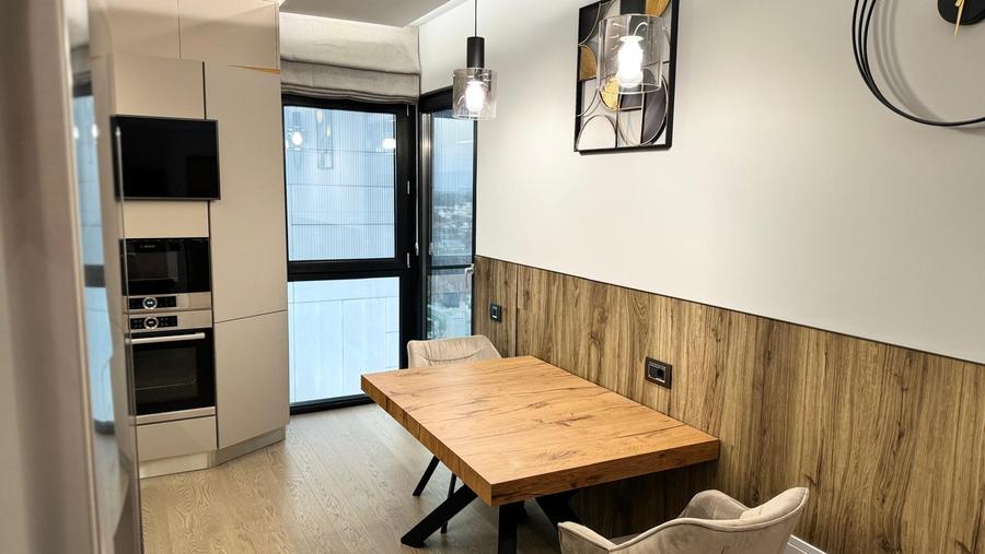 2 camere UltraCentral , mobilat / utilat , finisaje superioare !
