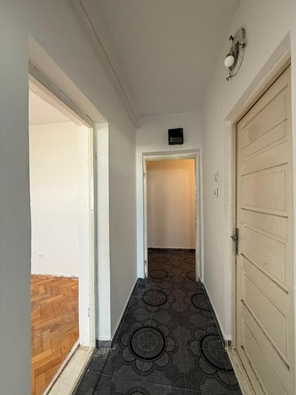 Apartament spatios, 2 camere, etaj 3,  49 mp utili, zona Soarelui
