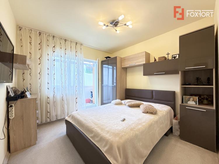 Apartament cu 3 camere, la etajul 1, de vanzare in zona Lipovei