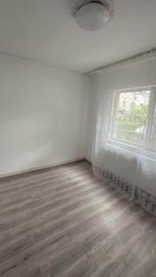 Apartament 2 camere zona Poarta 6 nemobilat 45 mp