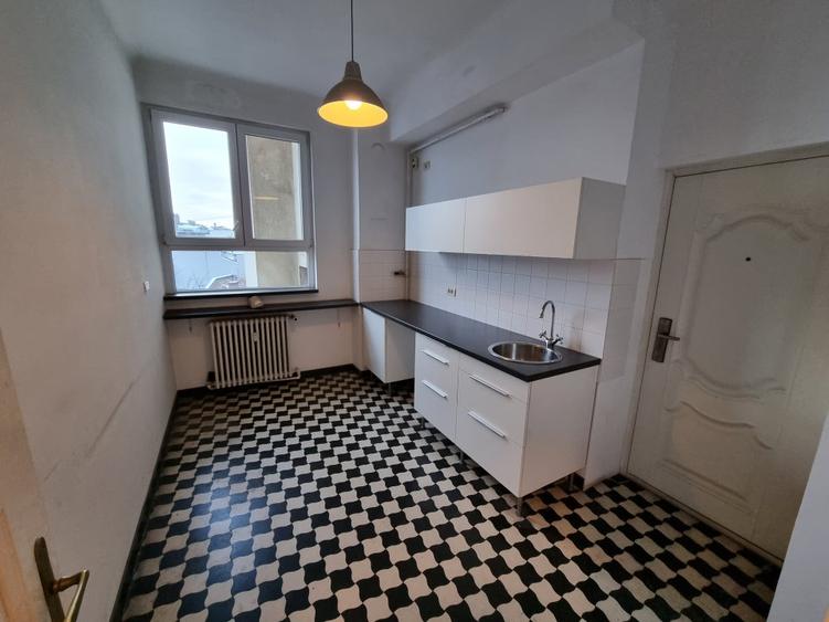 Piața Romana vav McDonald's - apartament nemobilat - 124mp