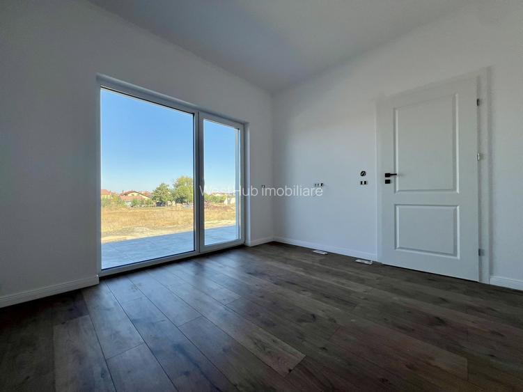 Triplex modern, 3 camere, 80 mp utili, 216 mp teren - Zona Sacalaz