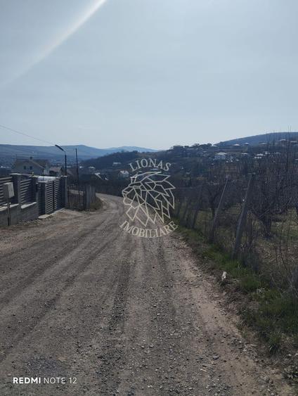 Teren intravilan 569 mp cu utilitati-ideal casa- Zona La Soare