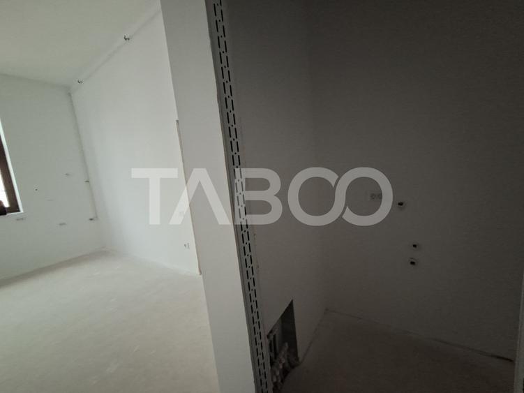 Apartament de vanzare 3 camere 3 bai zona centrala - predare la ALB