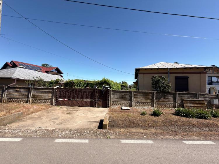 Casă 90 mp, teren de 2.174 mp, zona Coșoveni