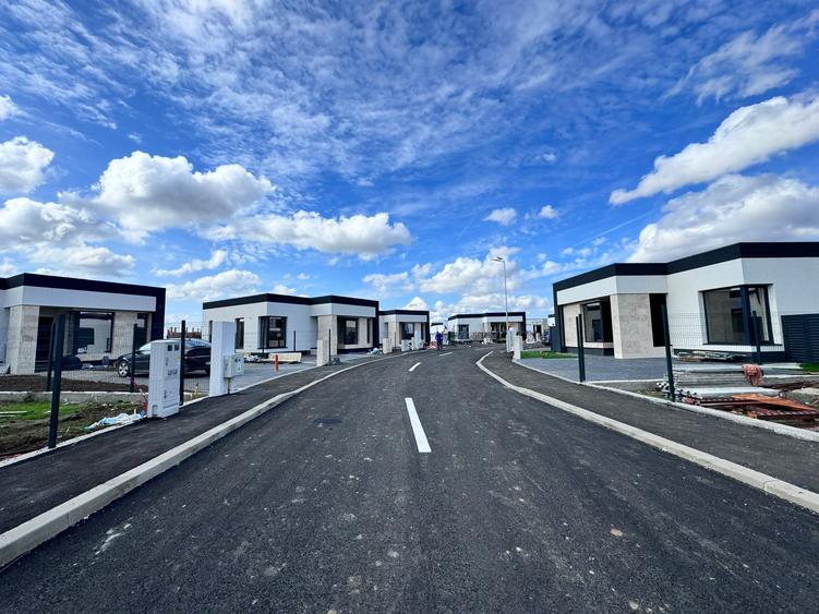 Casă de vânzare individuală, P+1 | 4 camere | Ansamblu -teren 476 mp | Asfalt
