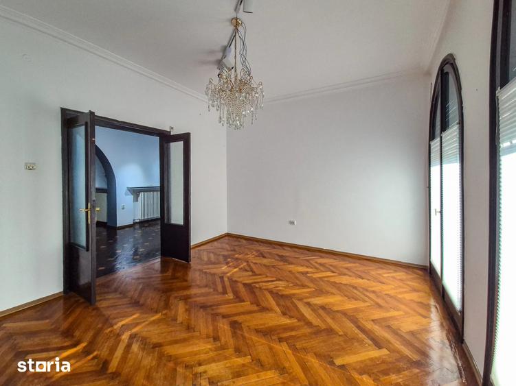 Apartament 5 camere de închiriat / Piața Romană