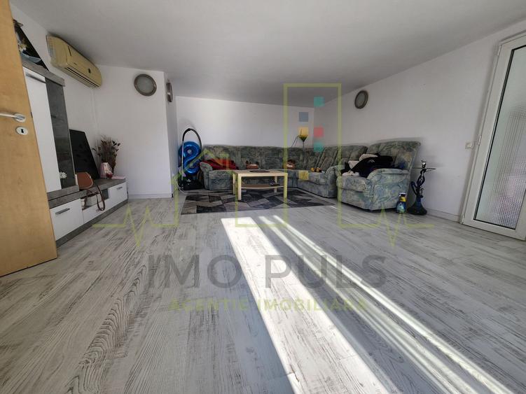 3 Camere. 2 Bai. Apartament pe 2 nivele. Pretabil investitie.