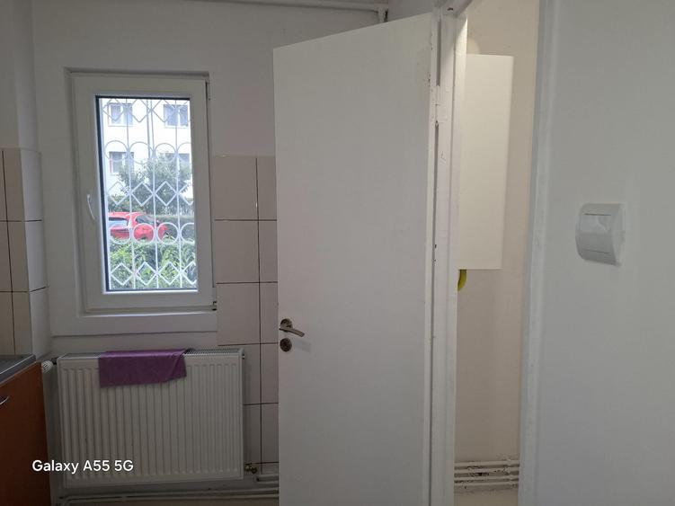 Apartament 2 camere Gemenii, RENOVAT, suprafață 48 mp, parter, balcon, beci.
