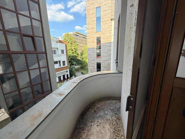 Apartament Boem cu 2 Camere | Calea Victoriei – Piața Amzei | Clădire Istorică