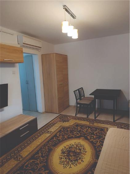 Inchiriez apartament