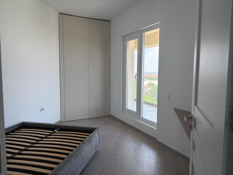 Apartament cu 3 camere,centrala proprie,mutare imediata,vedere superba catre Lac