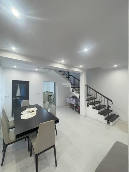 Duplex de vanzare, 2 unități, 8 camere, 300 mp, zona centrala