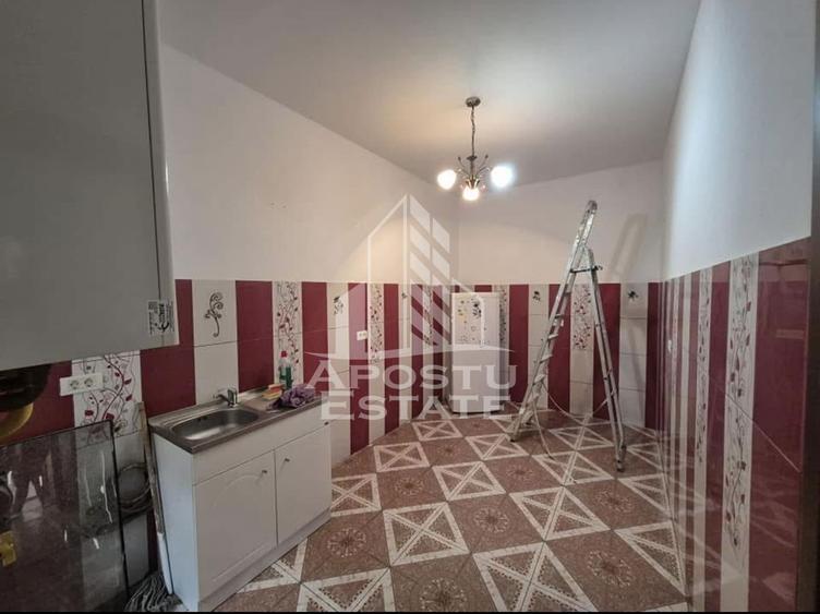 Apartament cu 2 camere de vanzare,curte comuna,boxa de 50mp,Timisoara