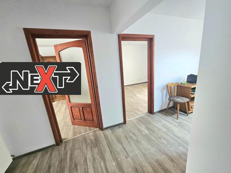 Apartament cu patru camere transformat în spațiu comercial