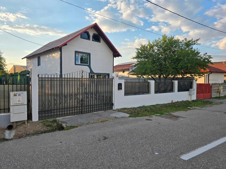 Proprietar, vând casă P+1, în stil (normal), 2006, 90% finalizată în Pitești! St