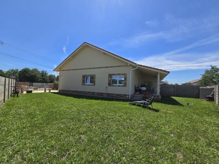 Duplex pe parter, mobilat și utilat complet, teren 300 mp – Bucovăț