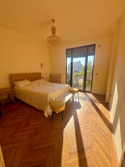 Inchiriere apartament cu 4 camere cu vedere in Parcul Cismigiu