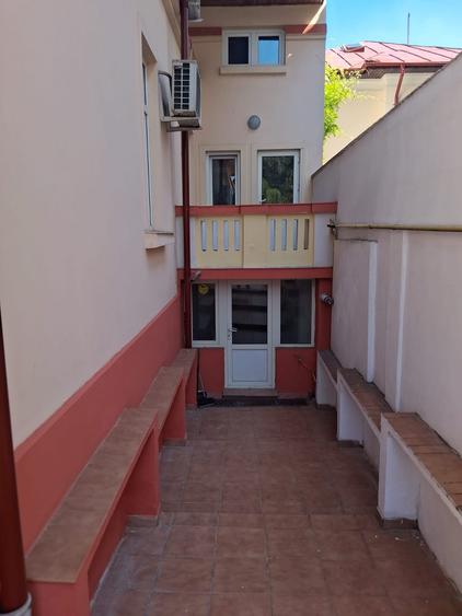 Tineretului metrou D+1+M NEMOBILATA , pretabila birouri/locuit