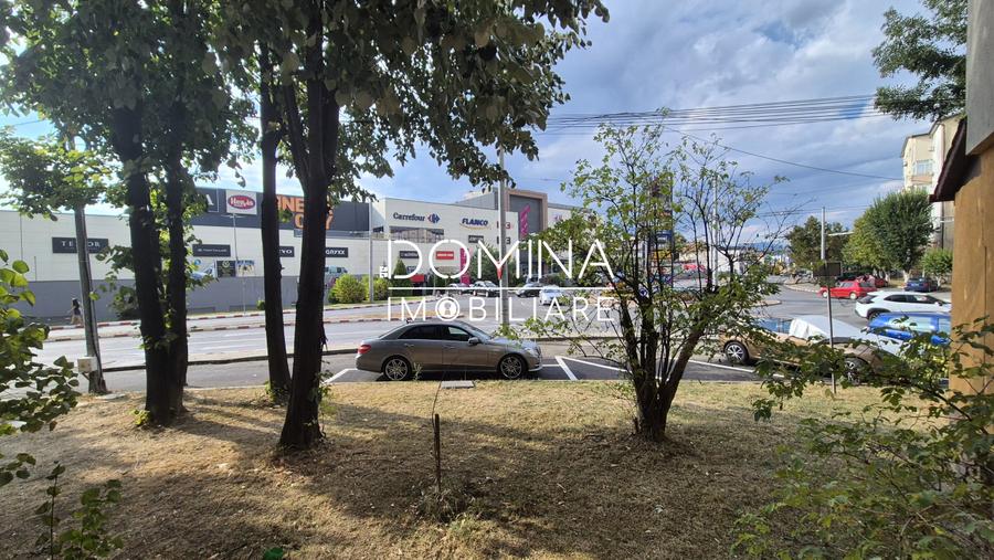 Vânzare apartament 3 camere, strada 9 Mai, vizavi de Shoping City Mall