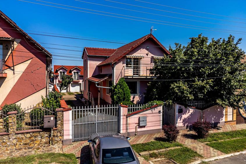 Vilă cu 6 camere în zona rezidențială - Poltura