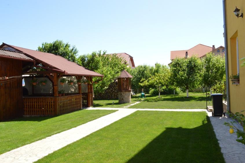 Casa cu 8 camere de inchiriat, Sanmartin, Bihor