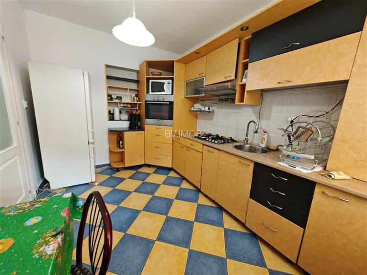Vanzare casa imbratisata de natura in zona Bunloc, teren 445 mp - 24