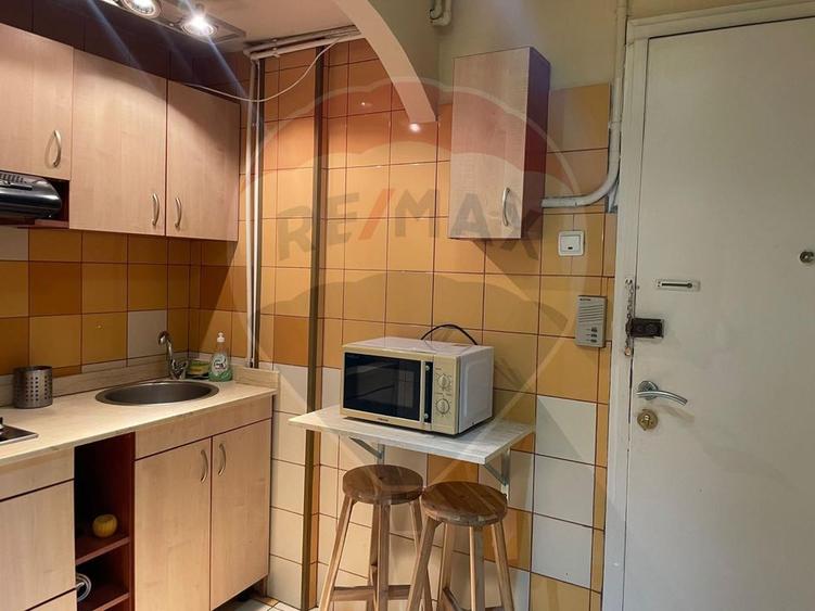 Garsonieră spațioasă - Piața Romană, vedere spre ASE, disponibila acum