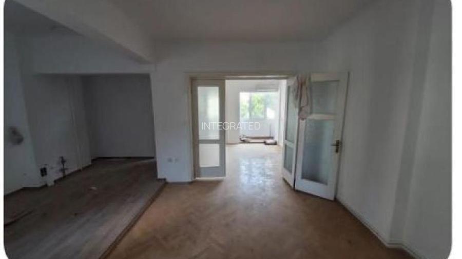Strada Armeneasca, Apartament cu 3 camere - 76 mp - etaj 2/4, Liber- CLASA  - 2