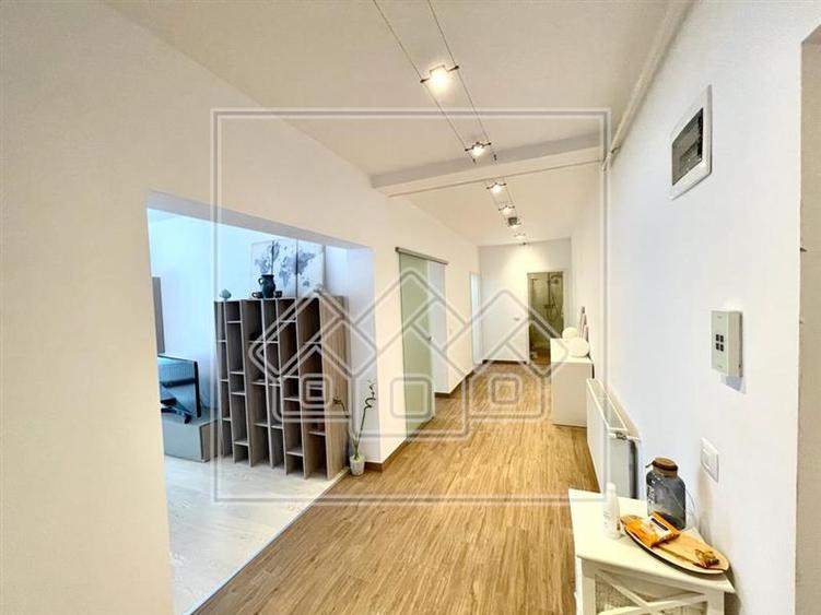 Apartament decomandat, cu 2 camere - 77 mp utili - Mobilier de Lux