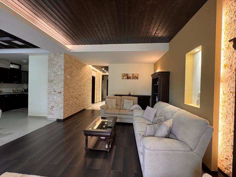 Sinaia, Furnica, apartament de lux cu 3 camere de vânzare!!!