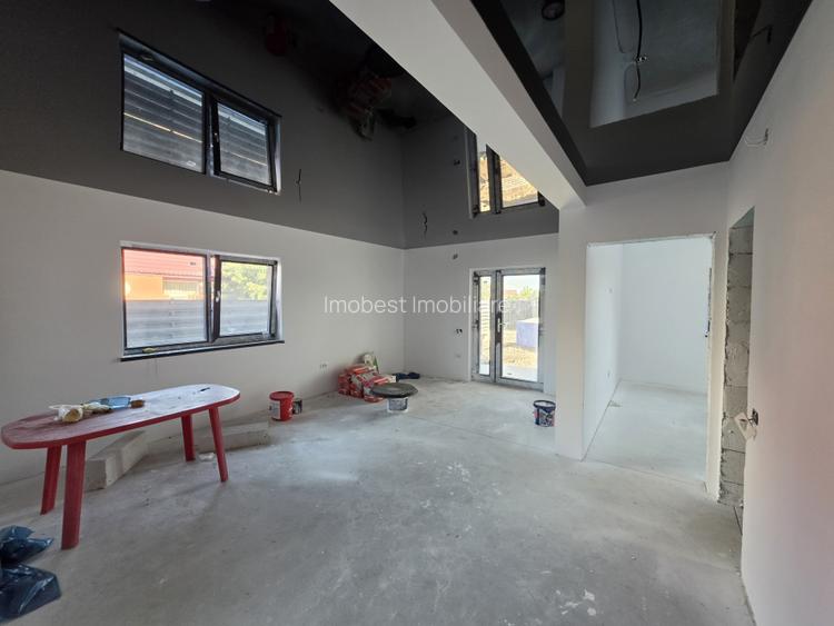 Oportunitate! Casa la sol, 3 camere, posibilitate de mansardare, Valu lui Traian