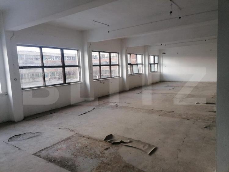 Hala industriala 2051 mp utili in zona Aiud